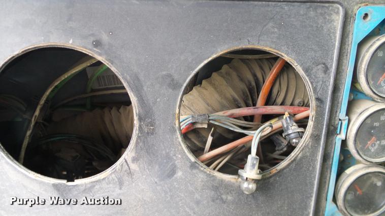 image for item L3058 1991 International 9400 dump truck