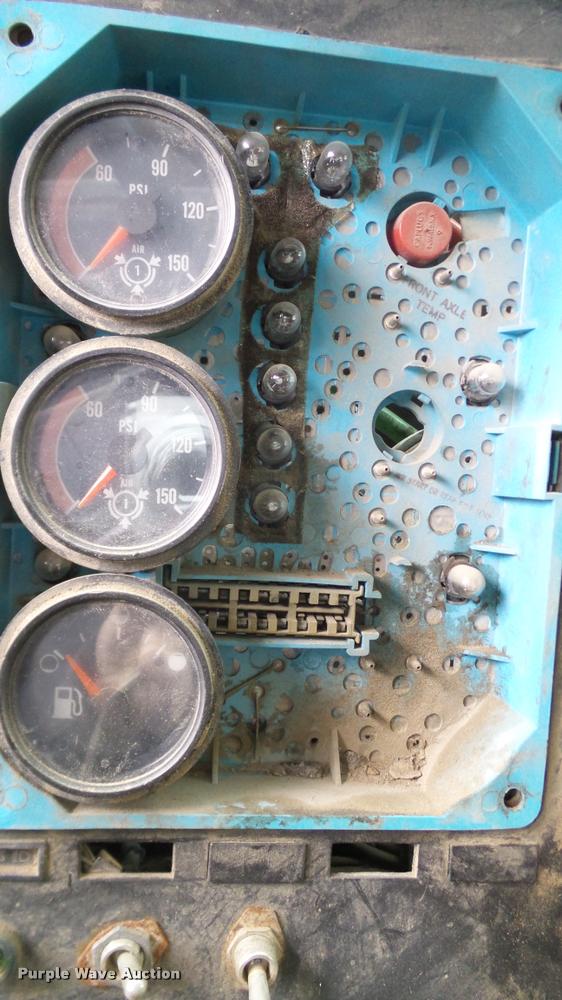 image for item L3058 1991 International 9400 dump truck