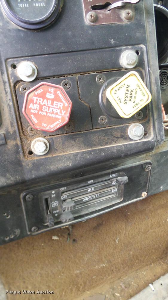 image for item L3058 1991 International 9400 dump truck