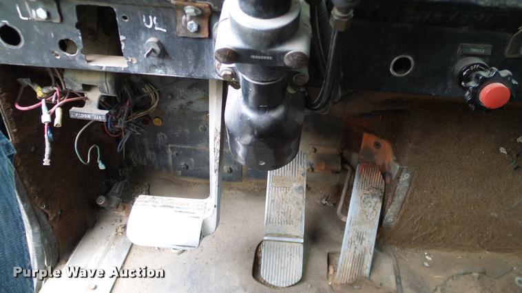 image for item L3058 1991 International 9400 dump truck