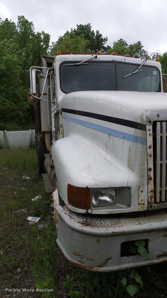 image for item L3058 1991 International 9400 dump truck