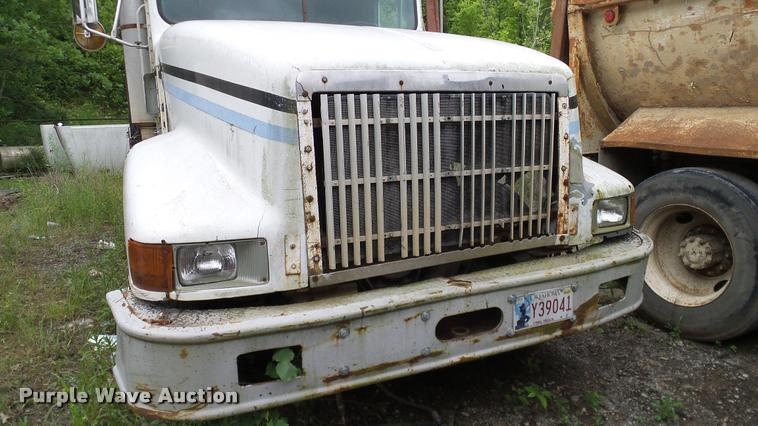 image for item L3058 1991 International 9400 dump truck