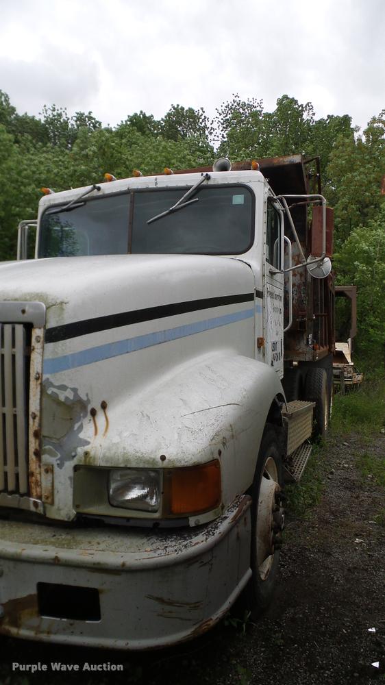 image for item L3058 1991 International 9400 dump truck