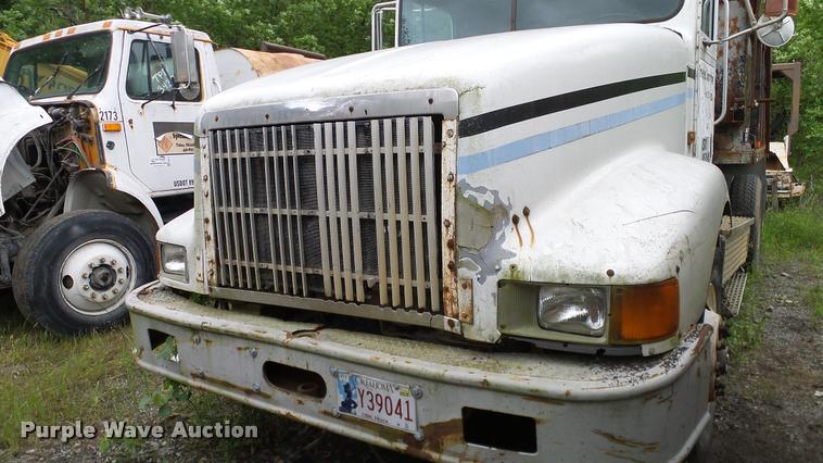 image for item L3058 1991 International 9400 dump truck