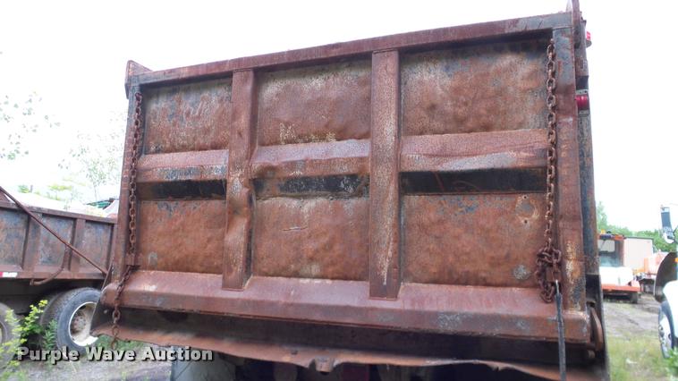 image for item L3058 1991 International 9400 dump truck