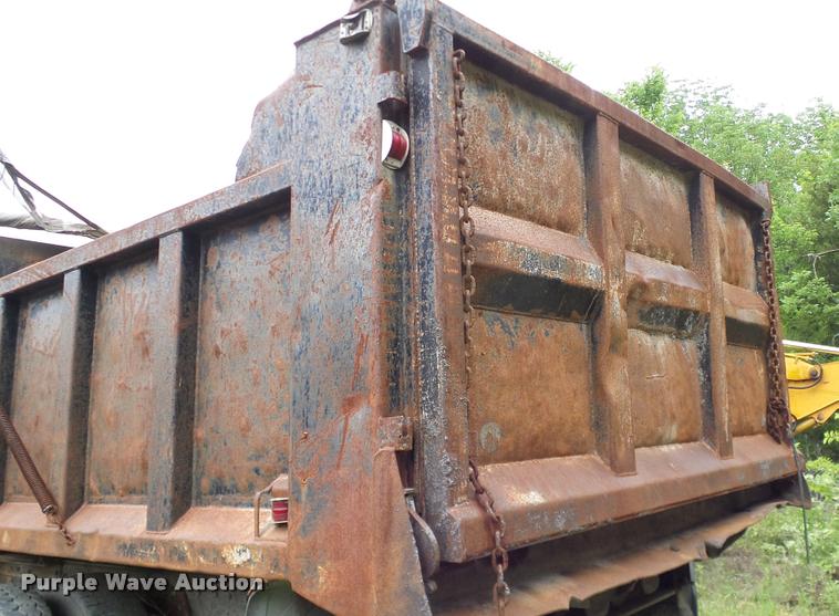 image for item L3058 1991 International 9400 dump truck