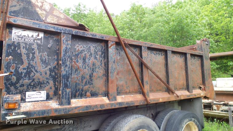image for item L3058 1991 International 9400 dump truck