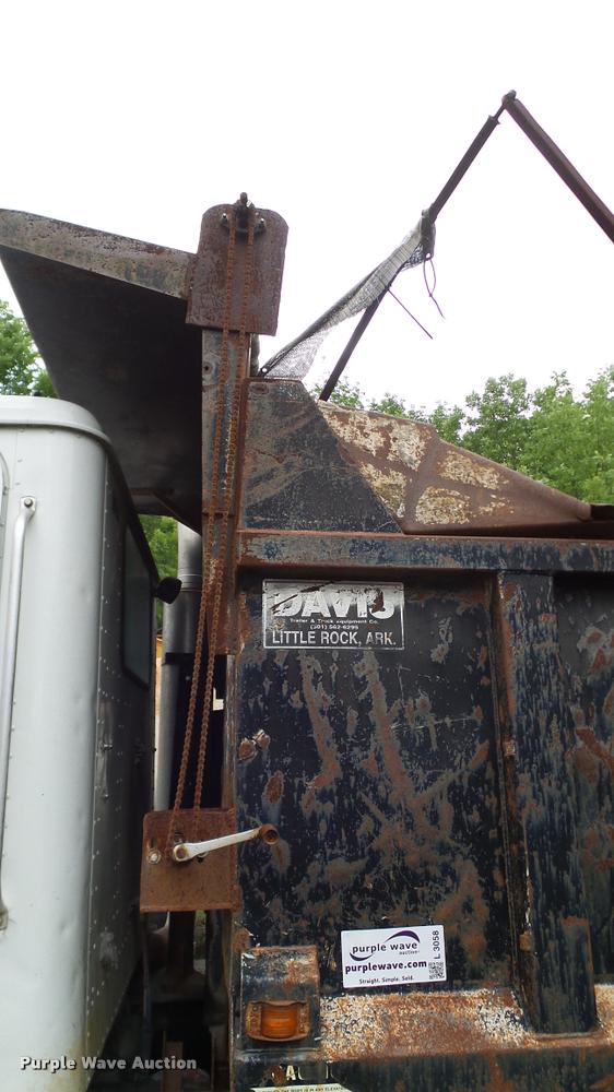 image for item L3058 1991 International 9400 dump truck