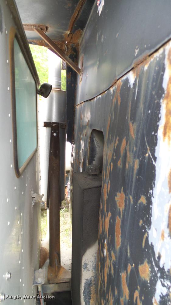 image for item L3058 1991 International 9400 dump truck