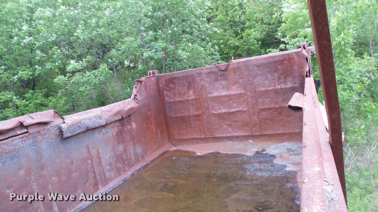 image for item L3058 1991 International 9400 dump truck