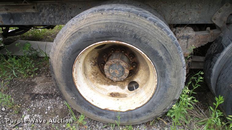 image for item L3058 1991 International 9400 dump truck