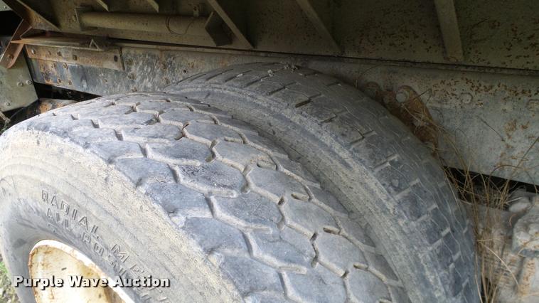 image for item L3058 1991 International 9400 dump truck