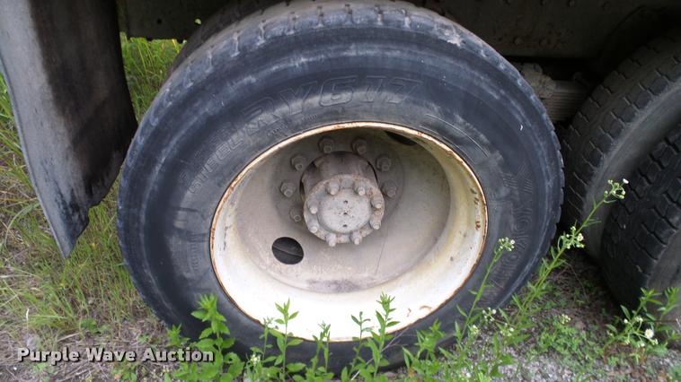 image for item L3058 1991 International 9400 dump truck