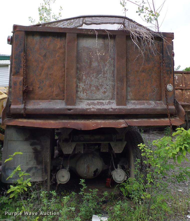 image for item L3059 1991 International 9400 dump truck