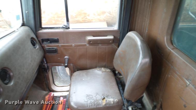 image for item L3059 1991 International 9400 dump truck