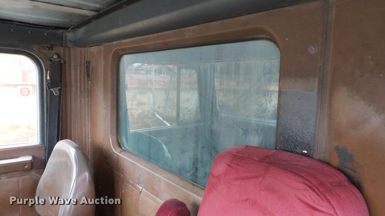 image for item L3059 1991 International 9400 dump truck