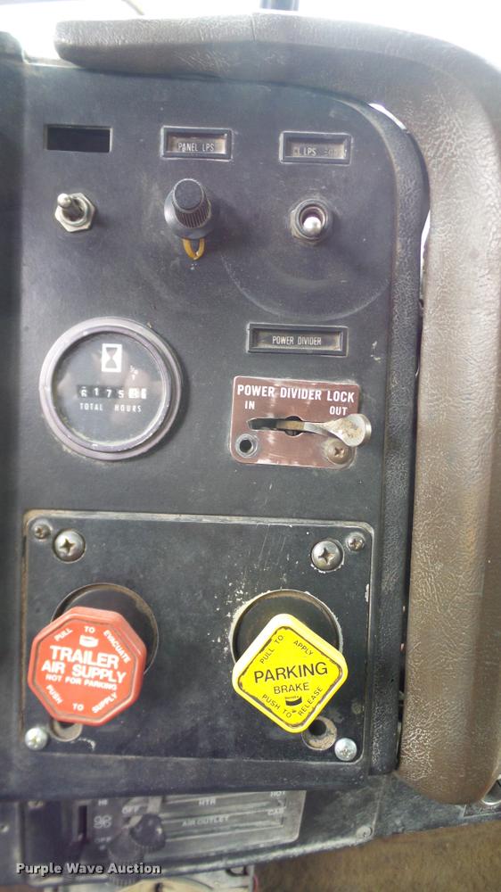 image for item L3059 1991 International 9400 dump truck