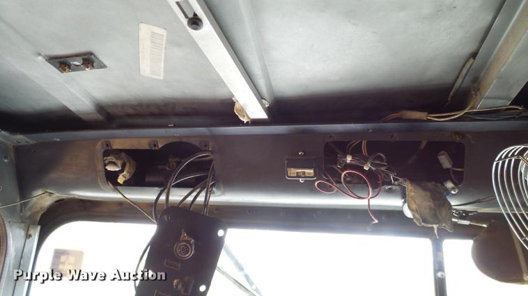 image for item L3059 1991 International 9400 dump truck