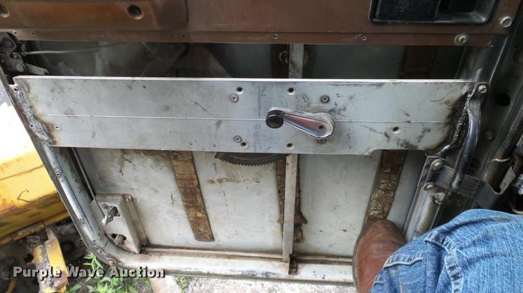 image for item L3059 1991 International 9400 dump truck