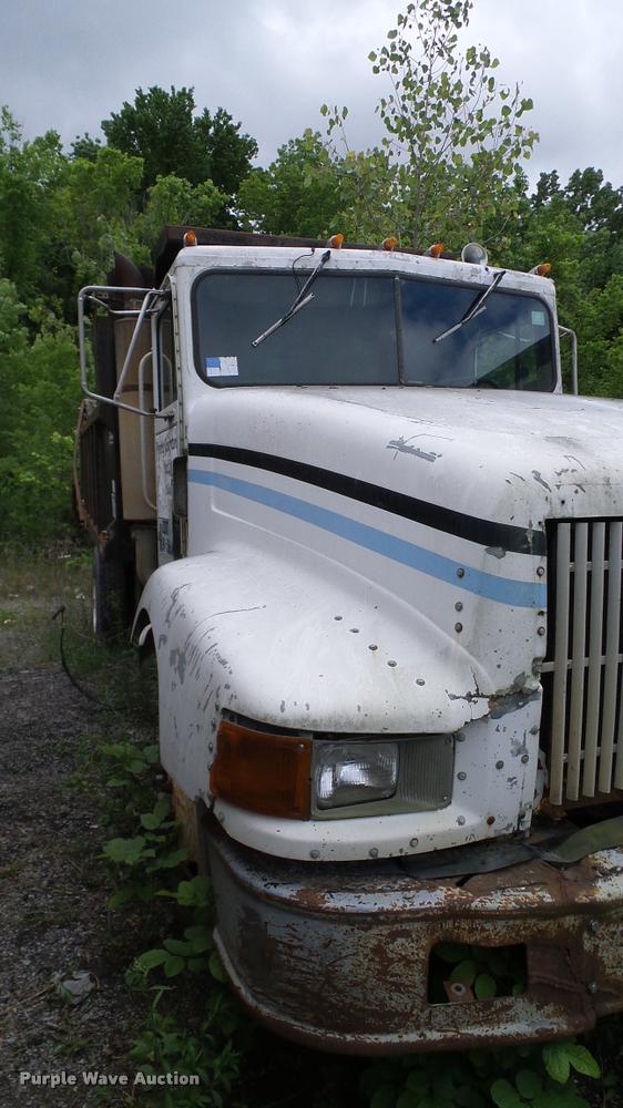 image for item L3059 1991 International 9400 dump truck