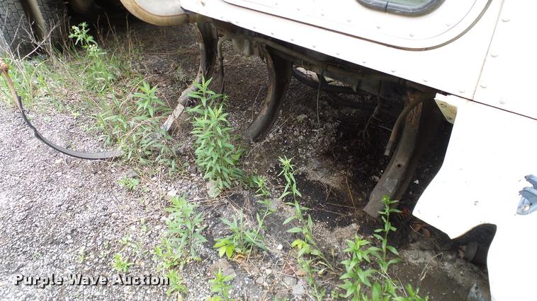 image for item L3059 1991 International 9400 dump truck