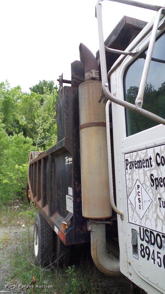 image for item L3059 1991 International 9400 dump truck