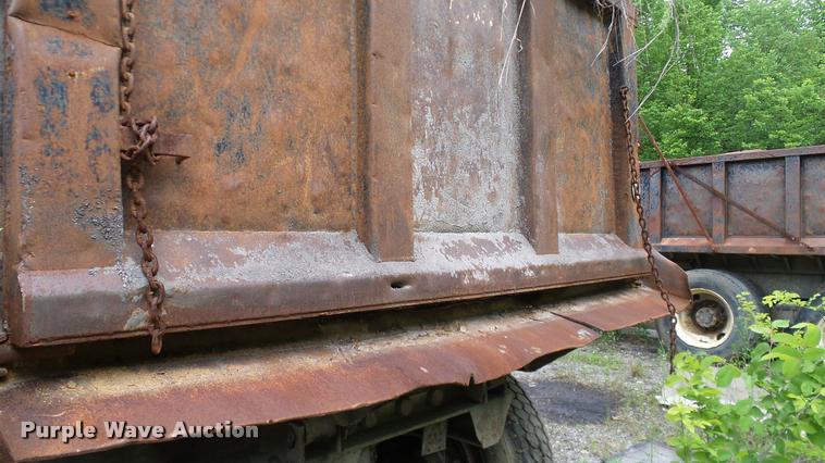 image for item L3059 1991 International 9400 dump truck