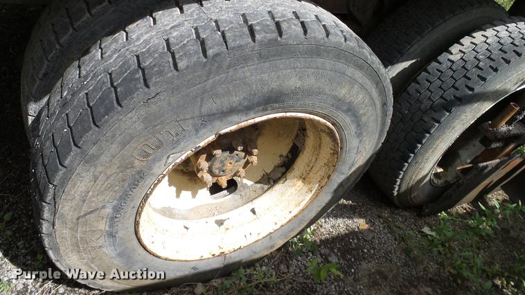 image for item L3059 1991 International 9400 dump truck