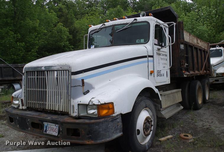 image for item L3062 1991 International 9400 dump truck
