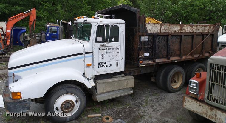 image for item L3062 1991 International 9400 dump truck