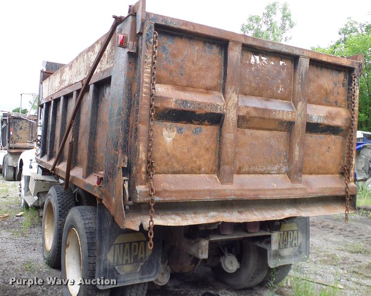 image for item L3062 1991 International 9400 dump truck