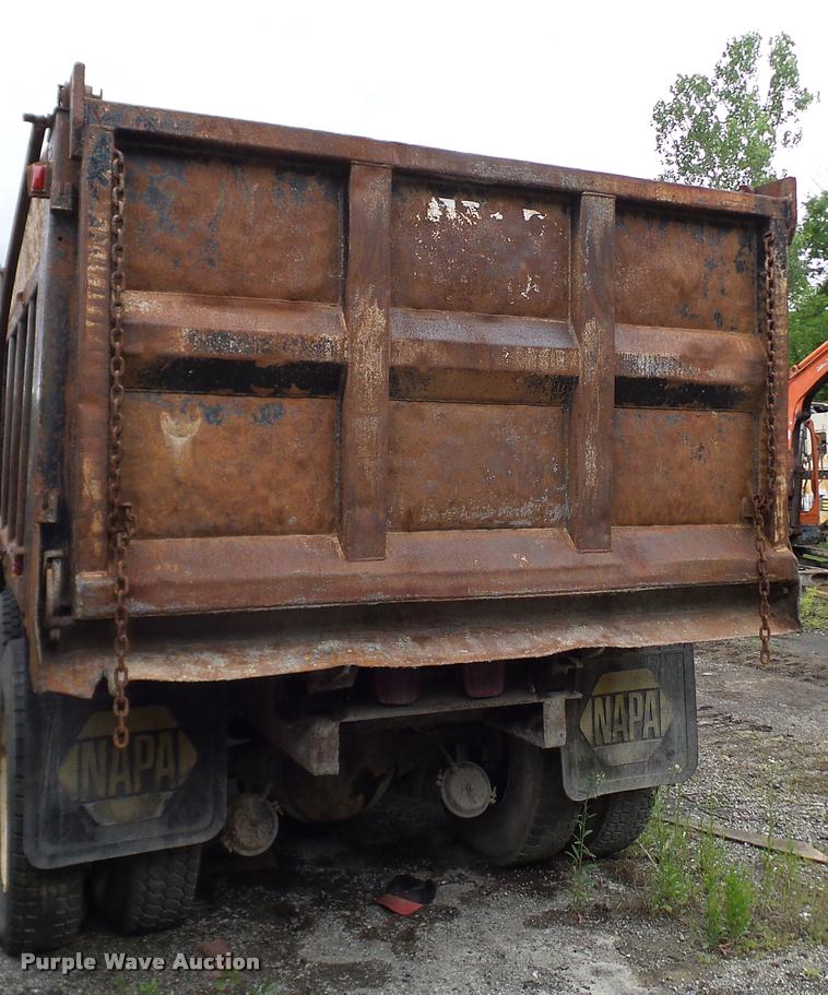 image for item L3062 1991 International 9400 dump truck