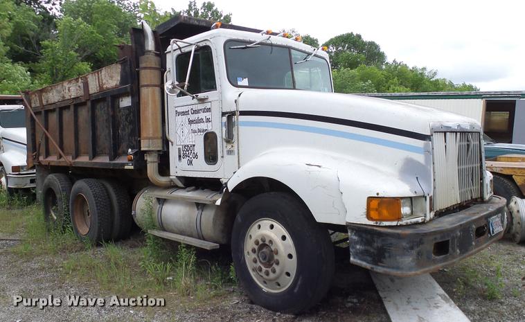 image for item L3062 1991 International 9400 dump truck