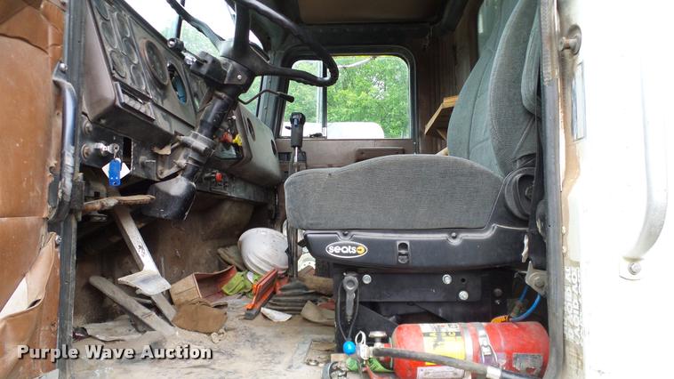 image for item L3062 1991 International 9400 dump truck