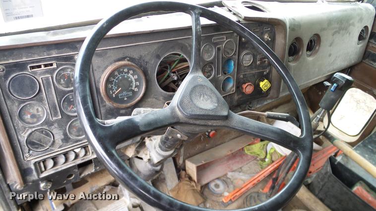 image for item L3062 1991 International 9400 dump truck