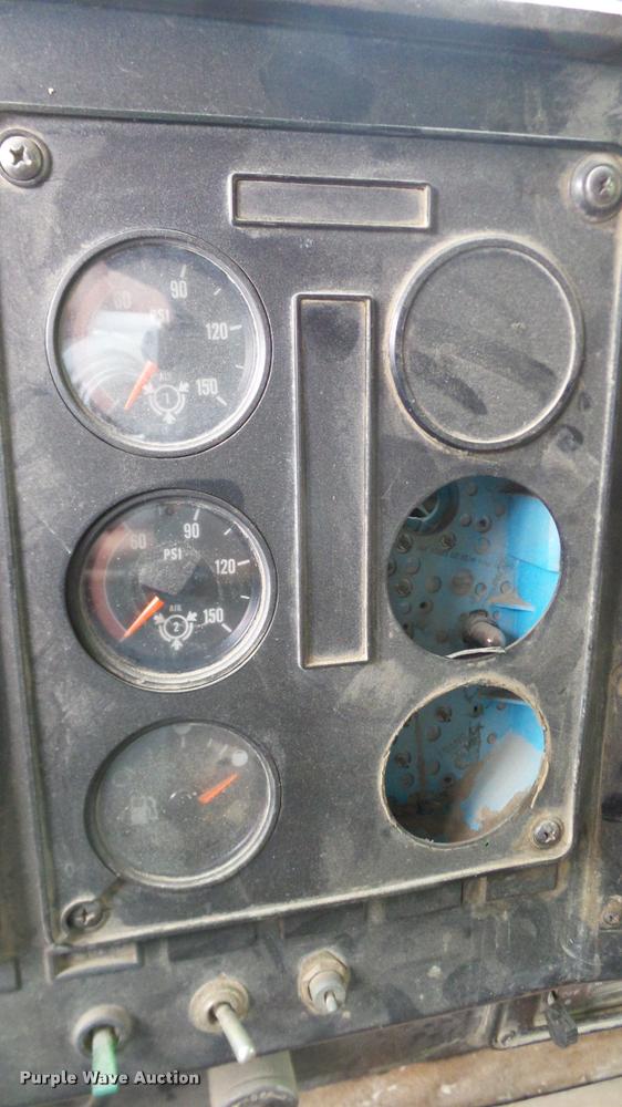 image for item L3062 1991 International 9400 dump truck