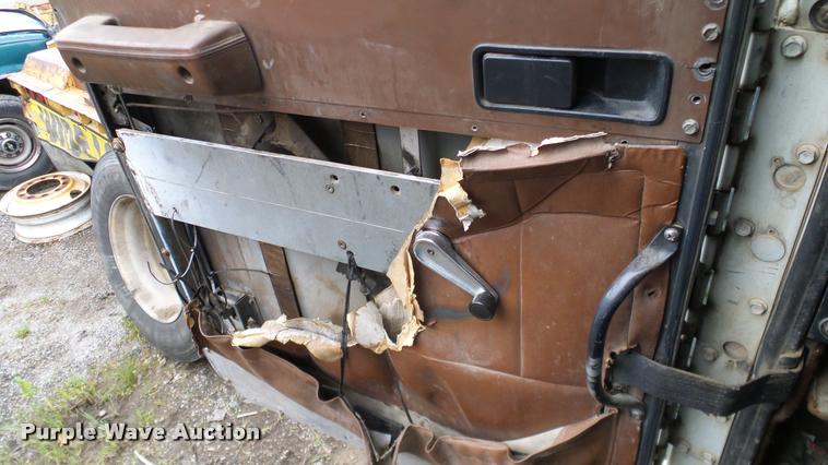 image for item L3062 1991 International 9400 dump truck