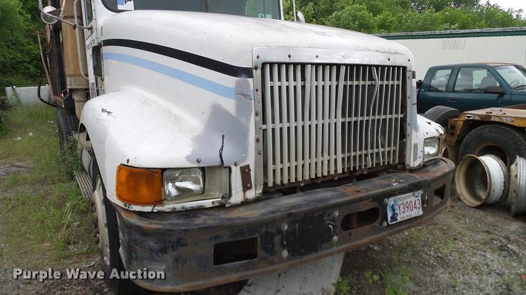 image for item L3062 1991 International 9400 dump truck