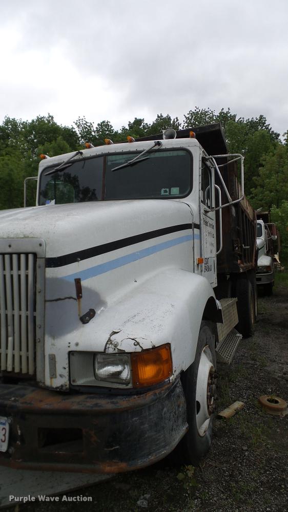 image for item L3062 1991 International 9400 dump truck