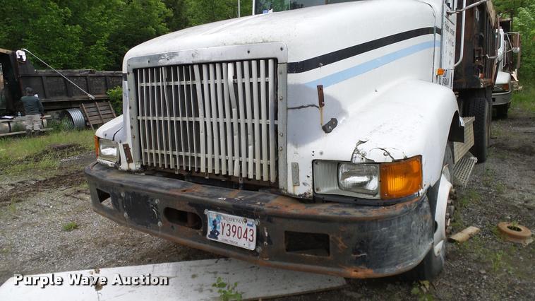 image for item L3062 1991 International 9400 dump truck
