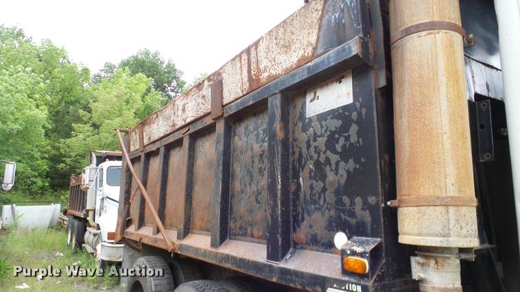 image for item L3062 1991 International 9400 dump truck