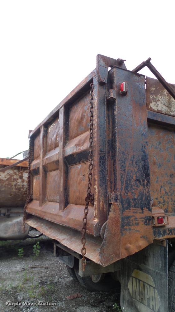 image for item L3062 1991 International 9400 dump truck