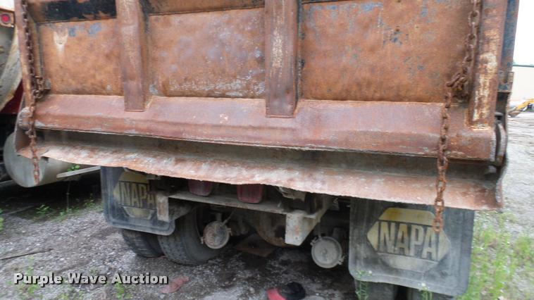 image for item L3062 1991 International 9400 dump truck