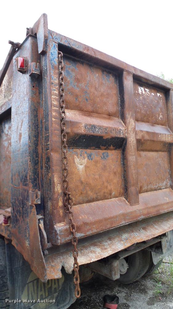 image for item L3062 1991 International 9400 dump truck