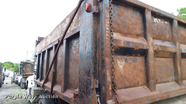 image for item L3062 1991 International 9400 dump truck