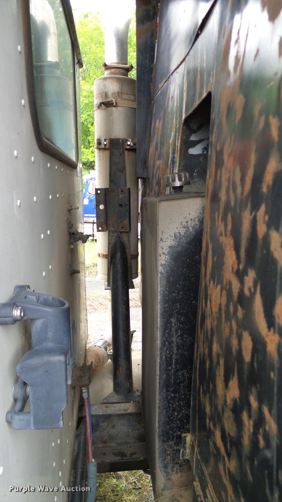 image for item L3062 1991 International 9400 dump truck