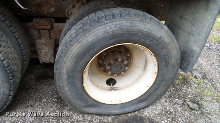 image for item L3062 1991 International 9400 dump truck