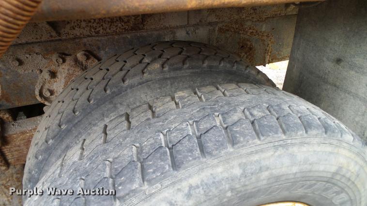 image for item L3062 1991 International 9400 dump truck