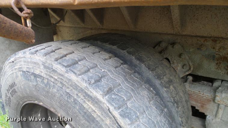 image for item L3062 1991 International 9400 dump truck