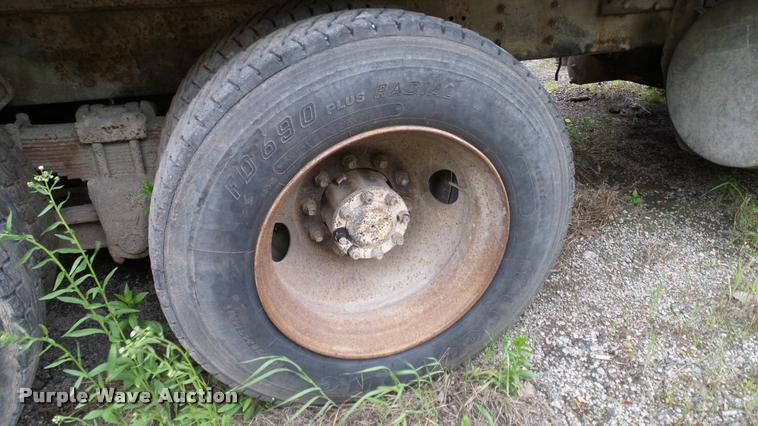 image for item L3062 1991 International 9400 dump truck